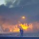 Un avión con casi 400 pasajeros se incendió en Tokio, Japón.