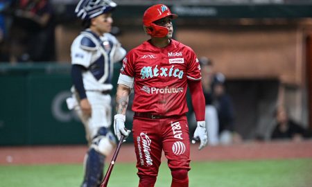 Diablos Rojos del México celebran la victoria ante Yankees de New York.