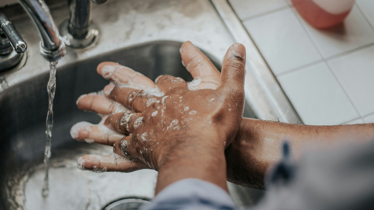 Existen algunos consejos y medidas para prevenir las enfermedades estomacales ante la llegada del calor.