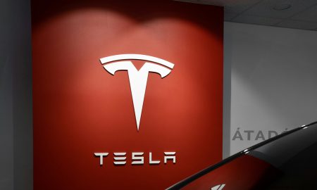 Tesla tendrá un despido masivo de más del 10% de su fuerza laboral en todo el mundo, anunció Elon Musk.