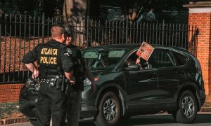 El gobernador de Georgia firmó la ley antiinmigrante HB 1105, la cual irá contra los indocumentados que se encuentren detenidos.