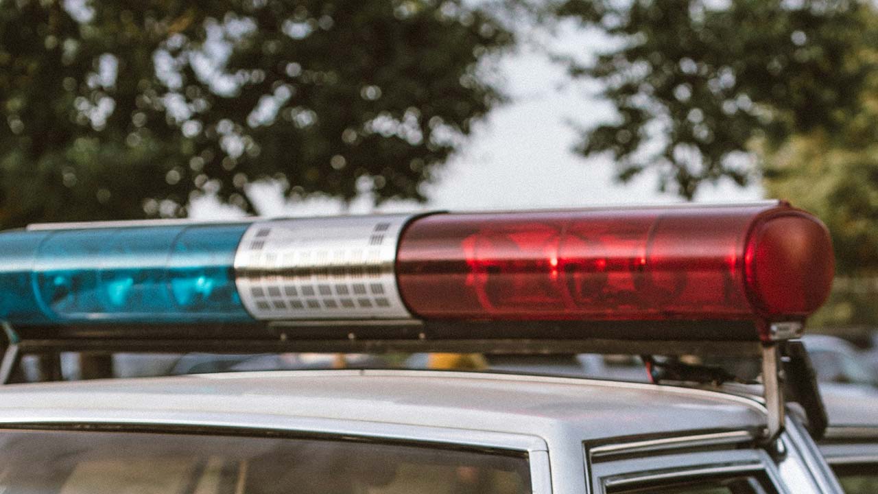 Una conductora atropelló a 16 miembros de una familia y dos murieron, en Michigan.