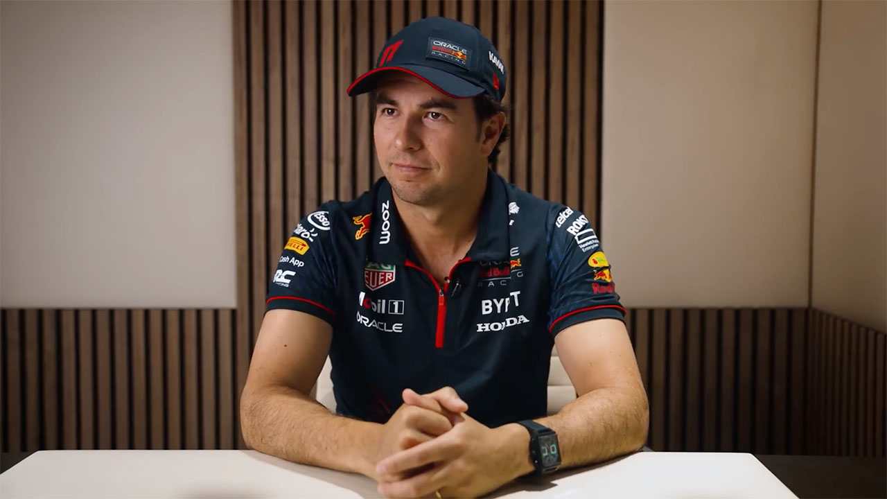 ‘Checo’ Pérez extendió su contrato con Red Bull y seguirá con el equipo.