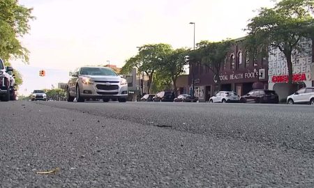 Policías de Wyandotte, en Metro Detroit, comenzaron a tomar medidas contra los autos ruidos y conductores a exceso de velocidad.