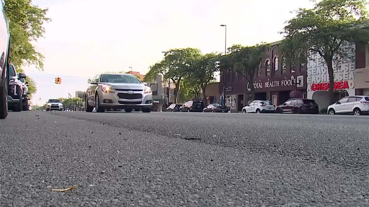 Policías de Wyandotte, en Metro Detroit, comenzaron a tomar medidas contra los autos ruidos y conductores a exceso de velocidad.
