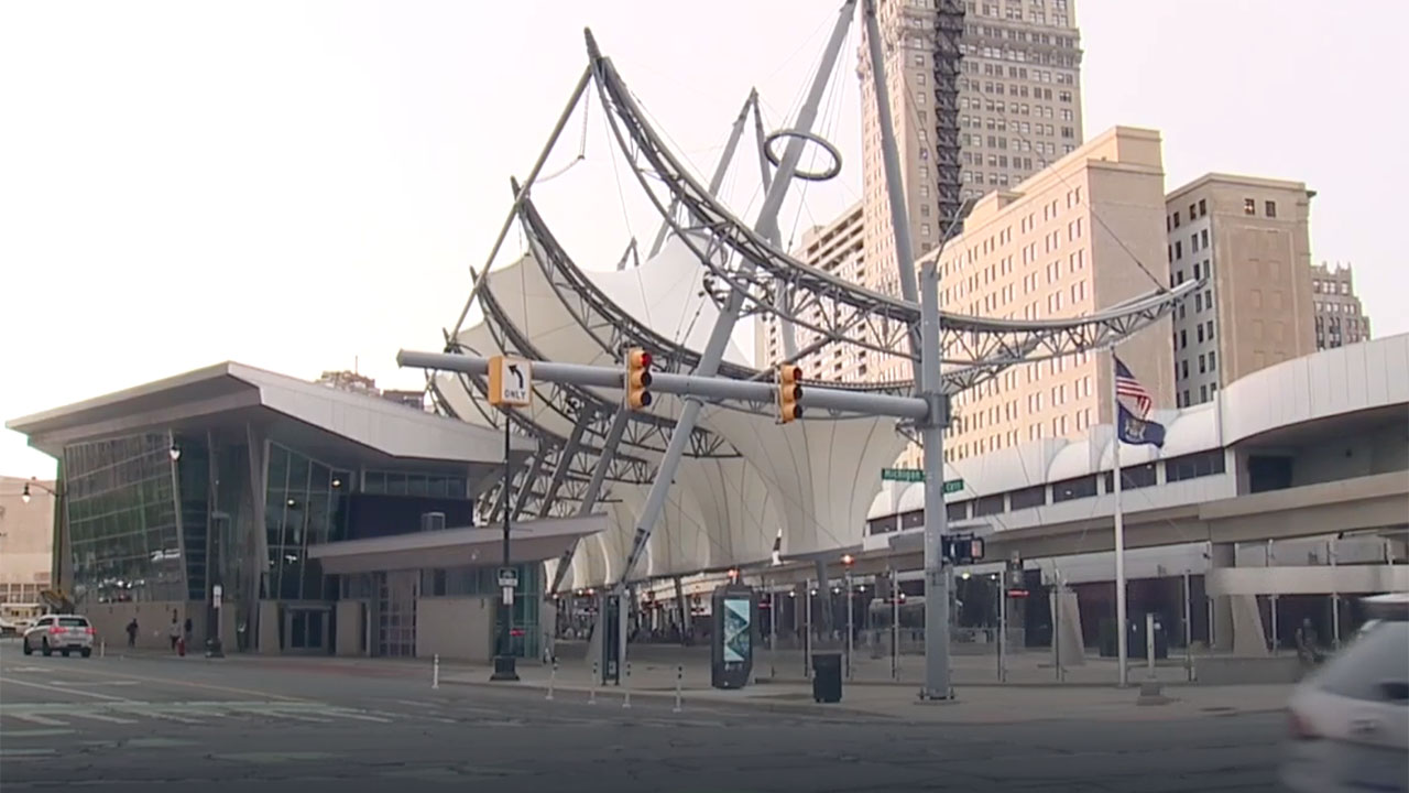 La Policía de Detroit comenzó a patrullar a tiempo completo Rosa Parks Transit Center de Detroit ante constantes asaltos.