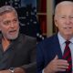 George Clooney considera que Joe Biden debe renunciar a la candidatura presidencial.