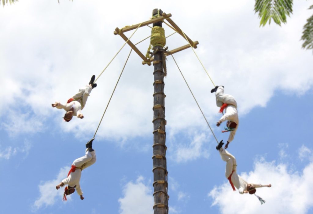 Los voladores de San Pedro Tarímbaro son una tradición de Michoacán.