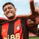 Julián Araujo se convirtió en nuevo jugador del AFC Bournemouth de la Premier League, tras ser vendido por FC Barcelona.