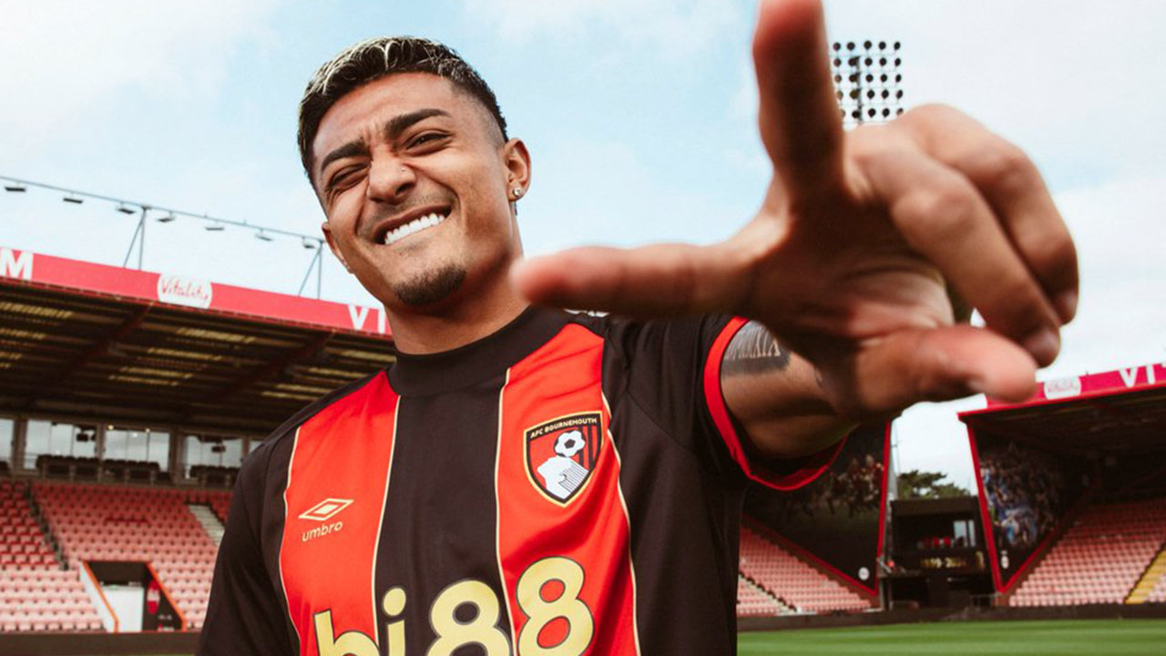Julián Araujo se convirtió en nuevo jugador del AFC Bournemouth de la Premier League, tras ser vendido por FC Barcelona.