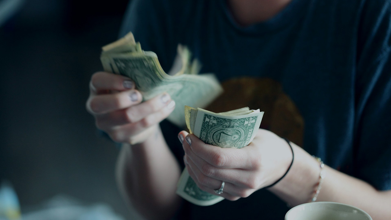Michigan tendrá aumentos graduales de salario mínimo a partir de febrero del 2025.