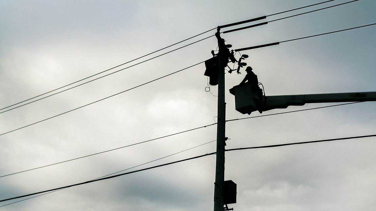 Cientos de miles de usuarios de DTE quedaron sin energía eléctrica en Metro Detroit, ante las intensas tormentas.