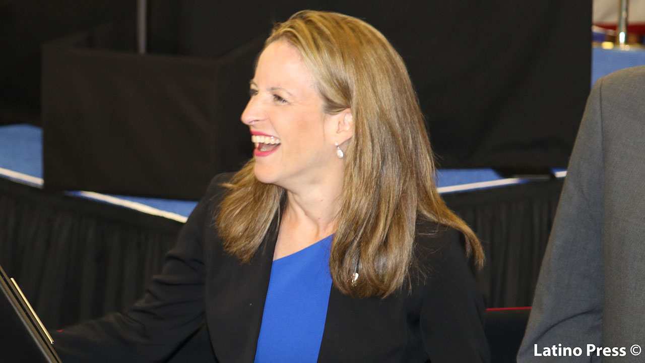 Jocelyn Benson, la Secretaria de Estado de Michigan, señaló a Elon Musk de esparcir "desinformación peligrosa" en redes sociales.