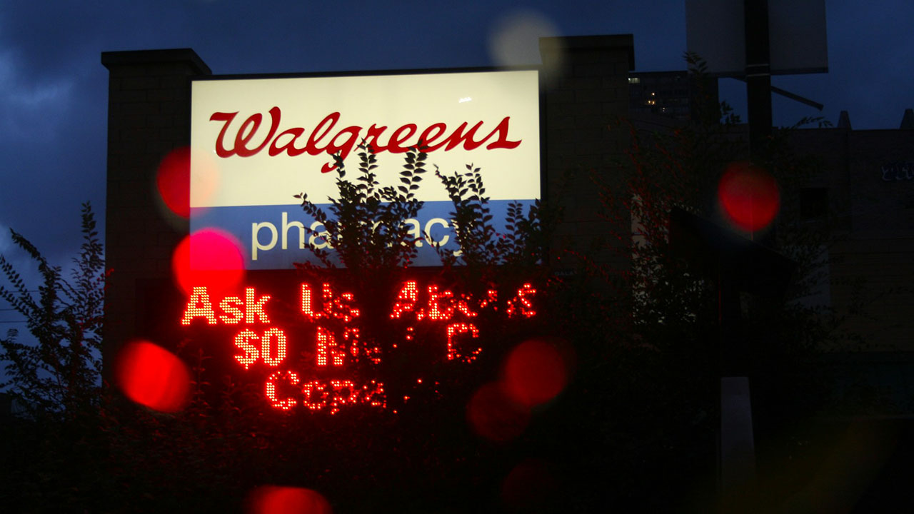 Walgreens, la famosa cadena de farmacias, anunció el cierre de más de mil sucursales.
