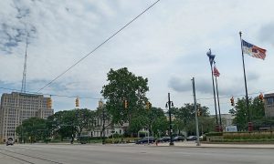 Metro Detroit espera temperaturas ligeramente cálidas y cielos nublados este martes 5 de noviembre, día de las elecciones 2024.