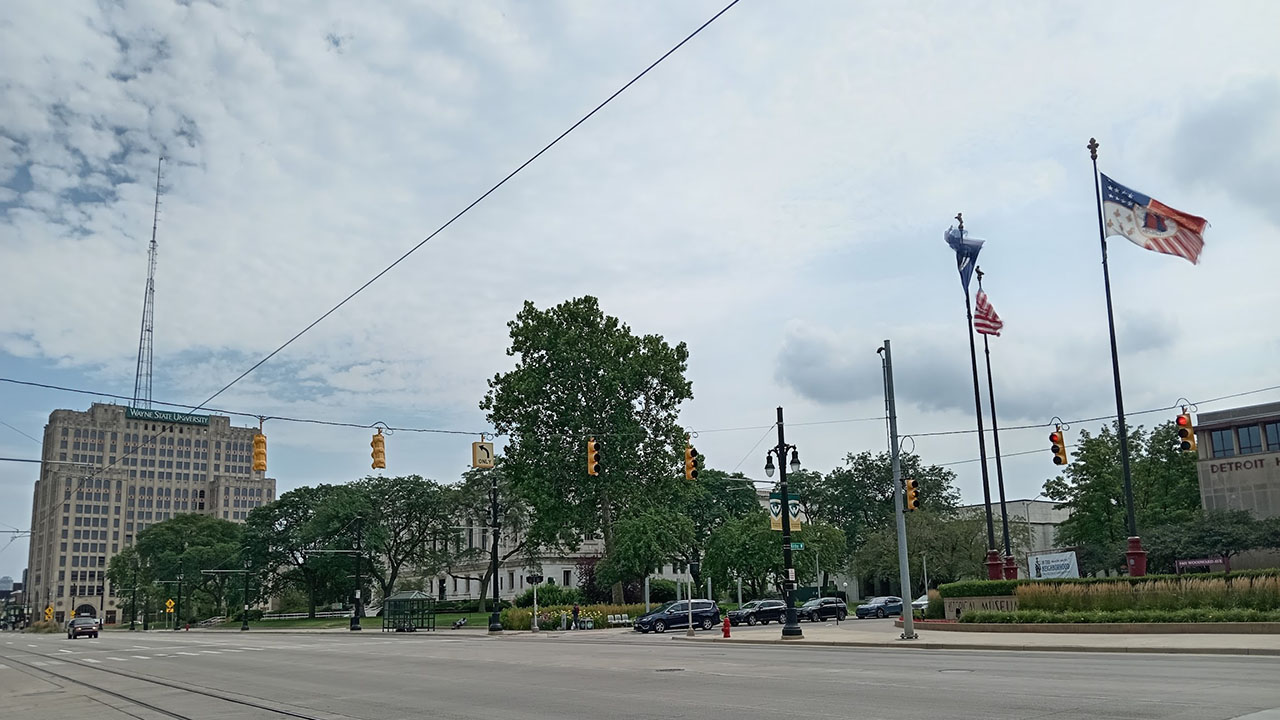 Metro Detroit espera temperaturas ligeramente cálidas y cielos nublados este martes 5 de noviembre, día de las elecciones 2024.