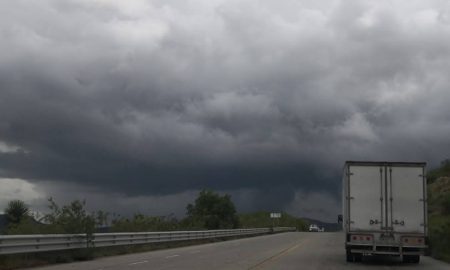 Un tornado se registró en Holly, Michigan, cerca de Metro Detroit, en pleno otoño.