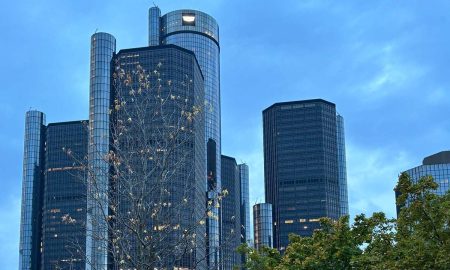 Una proyecto tiene como objetivo demoler dos de las siete torres del RenCen de Detroit, Michigan.