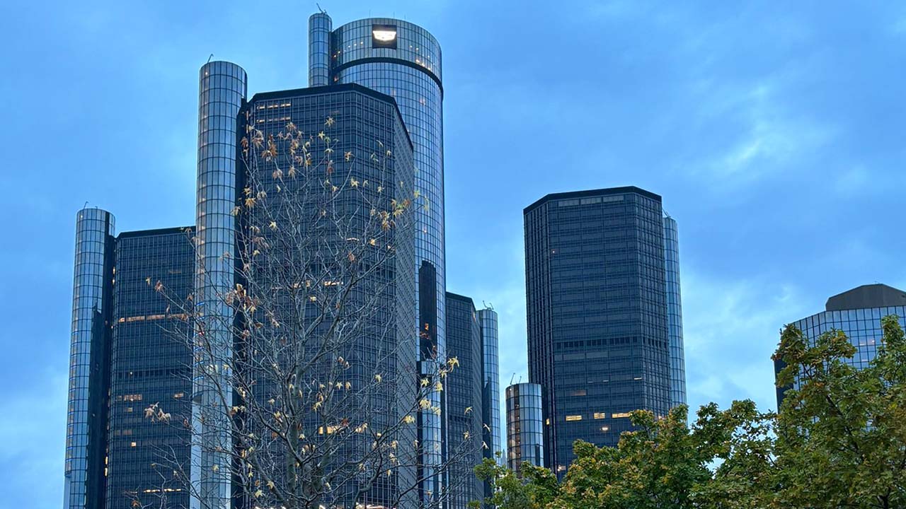 Una proyecto tiene como objetivo demoler dos de las siete torres del RenCen de Detroit, Michigan.