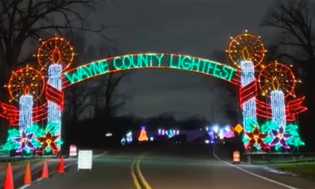 El Wayne County Lighfest 2024 se lleva a cabo en el Hines Park, de Westland, Michigan.
