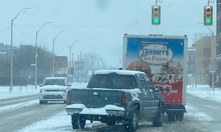 Alrededor de 150 accidentes de tránsito se presentaron en Metro Detroit con la primera nevada de la temporada, a pesar de que fue ligera.