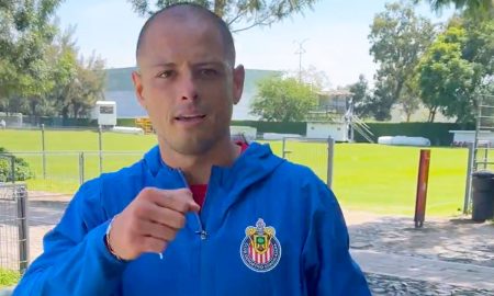 La afición de Chivas se lanzó contra Javier ‘Chicharito’ Hernández por su rendimiento en el 2024.