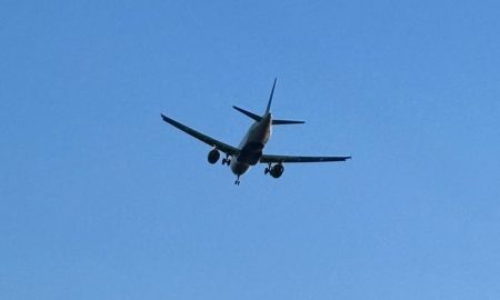 Un avión de American Airlines y un helicóptero militar chocaron cerca del aeropuerto en Washington D.C., en un accidente que no tuvo sobrevivientes.