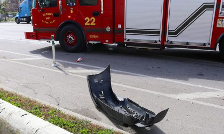 Dos accidentes en freeways de Detroit provocaron tres muertes.