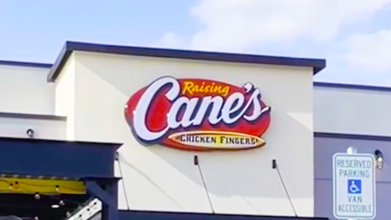 Raising Cane’s abrió su nuevo restaurante en Canton, el primero en Metro Detroit.