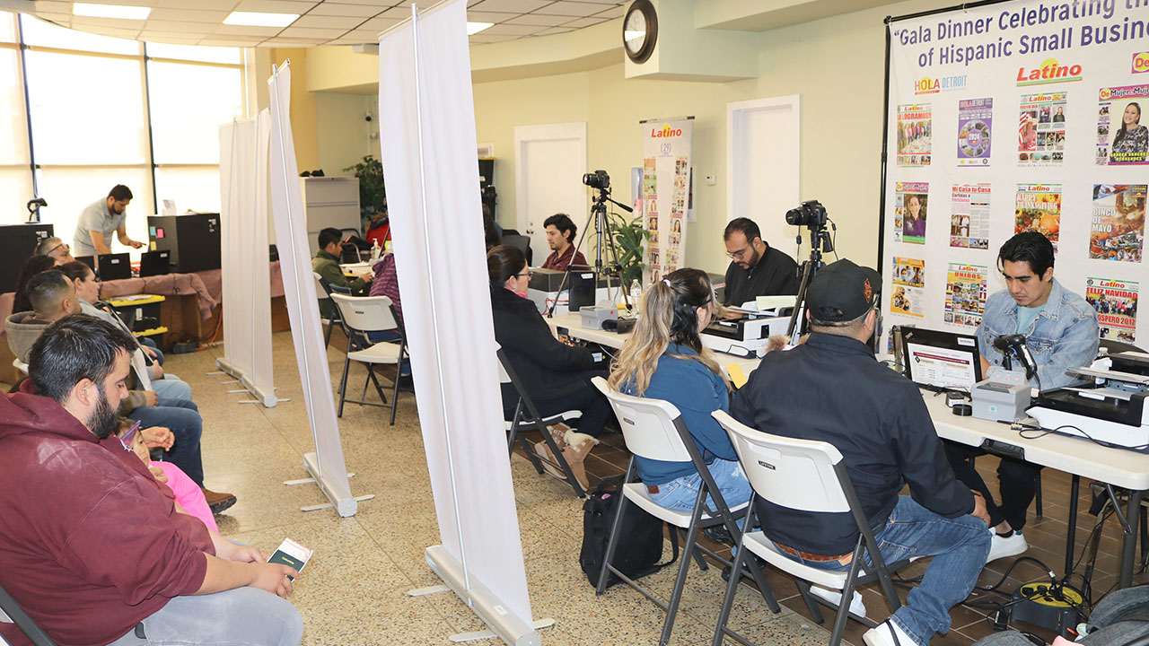 El Consulado de México visitó el edificio de Latino Press en SW Detroit por segunda ocasión.