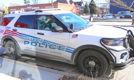 Patrulla de la Policía de Detroit, luego de que una niña de 6 años se disparó de forma accidental con una pistola no asegurada.