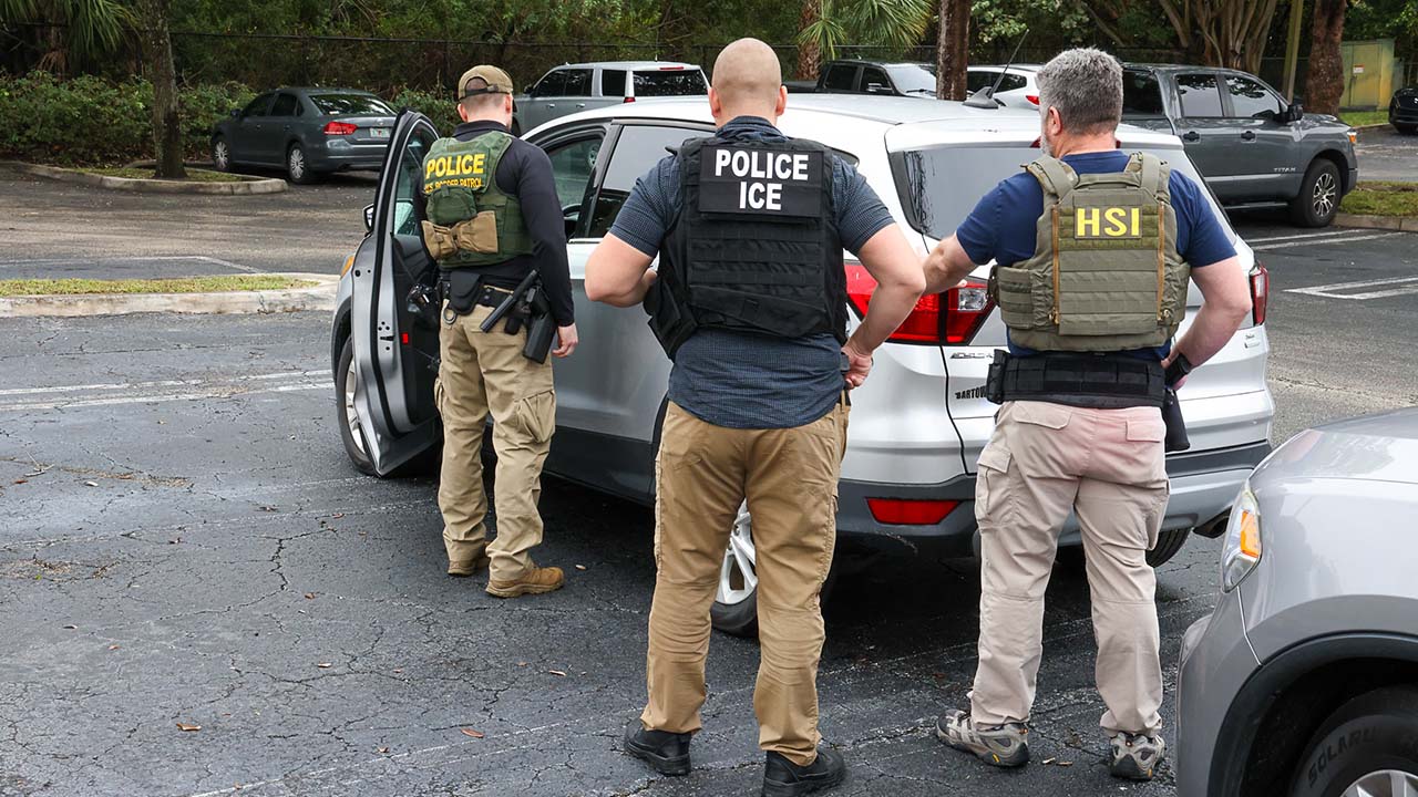 El IRS llegó a un acuerdo con ICE para compartir información de inmigrantes indocumentados.