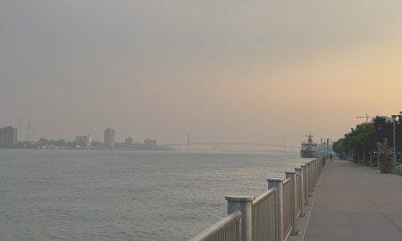 Detroit con la peor calidad del aire de todo el mundo, debido al humo de los incendios forestales de Canadá.