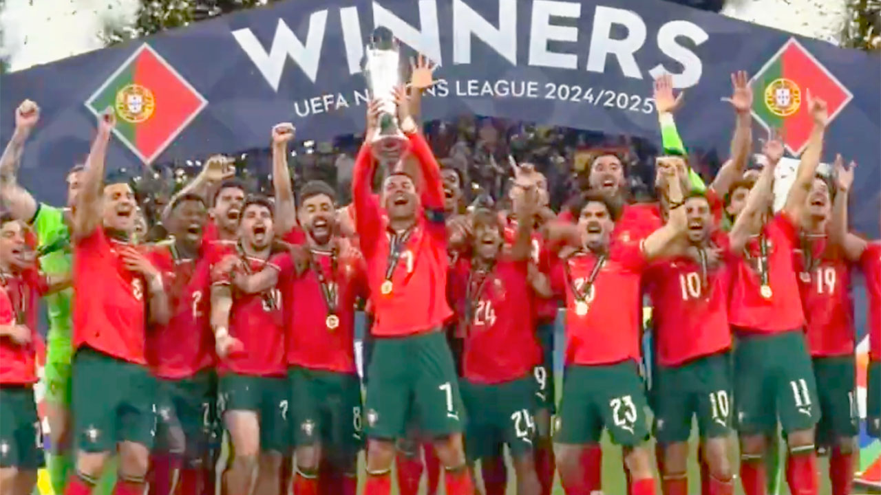 Cristiano Ronaldo y la Selección de Portugal celebran el título de la UEFA Nations League.