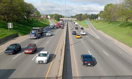 Un joven de 20 años murió en un accidente de auto en la autopista I-94 a la altura de Detroit.