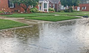 Dos eventos de lluvia provocaron inundaciones dos veces en la misma semana en Metro Detroit, Michigan.