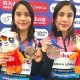 Las clavadistas Mía y Lía Cueva, hermanas gemelas de 14 años con sus medallas de bronce obtenidas en el Mundial de Deportes Acuáticos 2025, representado a México.