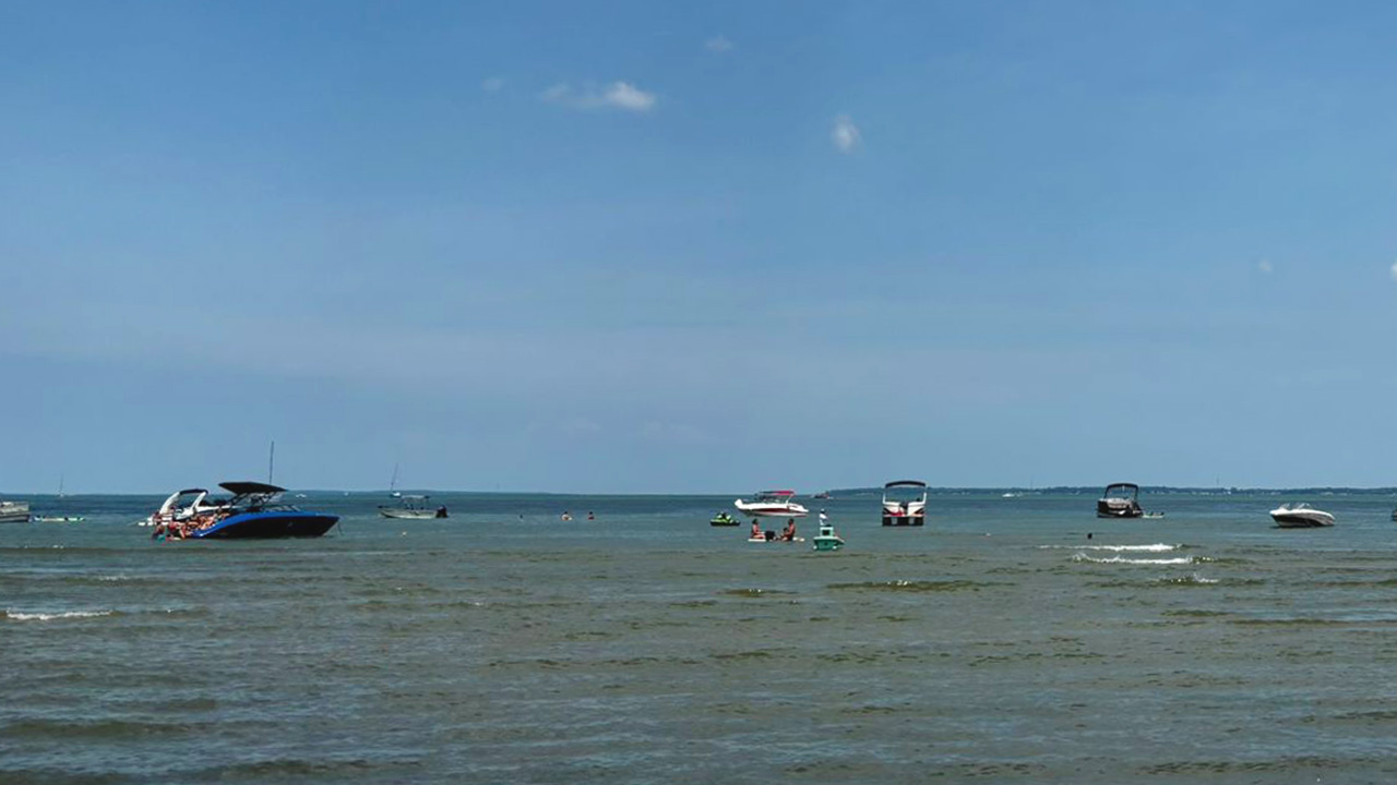 Lago Erie, en Michigan, donde un joven de 23 años de Dearborn desapareció tras saltar al agua desde un bote.