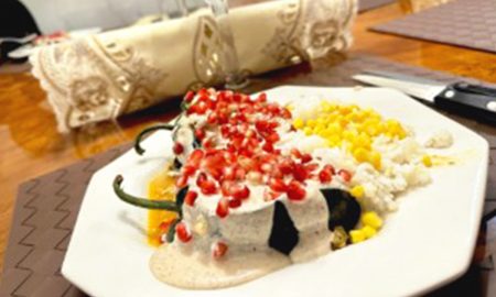 Receta de los chiles en nogada, un platillo tradicional de México.