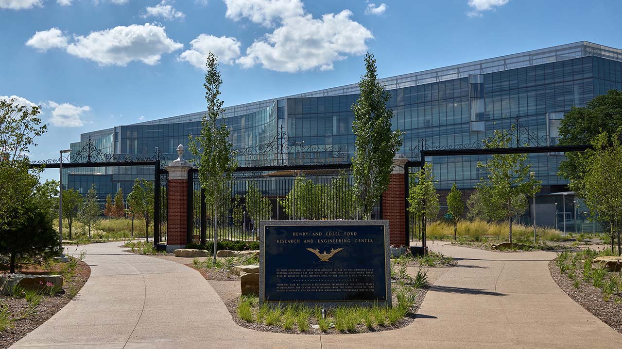 Ford anunció un cambio de sede de sus oficinas centrales, en Dearborn, Michigan.