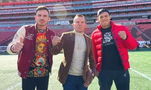 Julio César Chávez con sus hijos, Julio César Chávez Jr. y Omar Chávez.