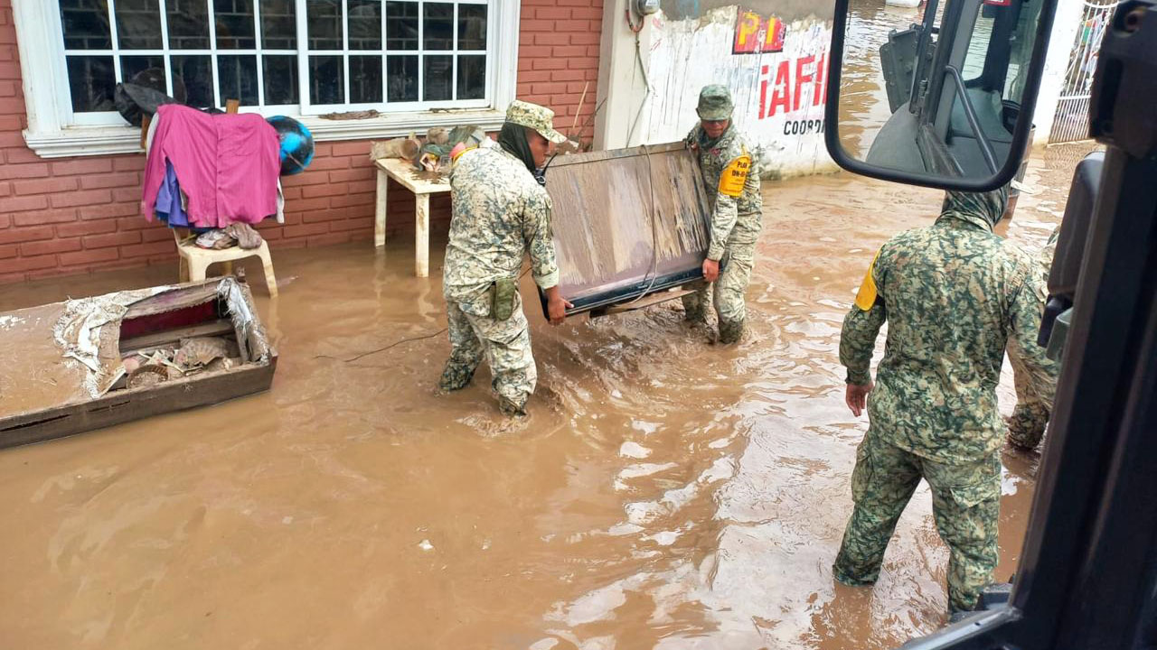 El Gobierno de México confirmó 70 muertos y 72 desaparecidos tras las intensas lluvias registradas en múltiples estados del país.