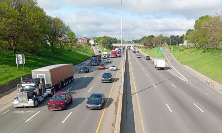 Tráfico en Detroit, Michigan, ciudad catalogada como una de las peores de Estados Unidos para conducir, según un raking de WalletHub.