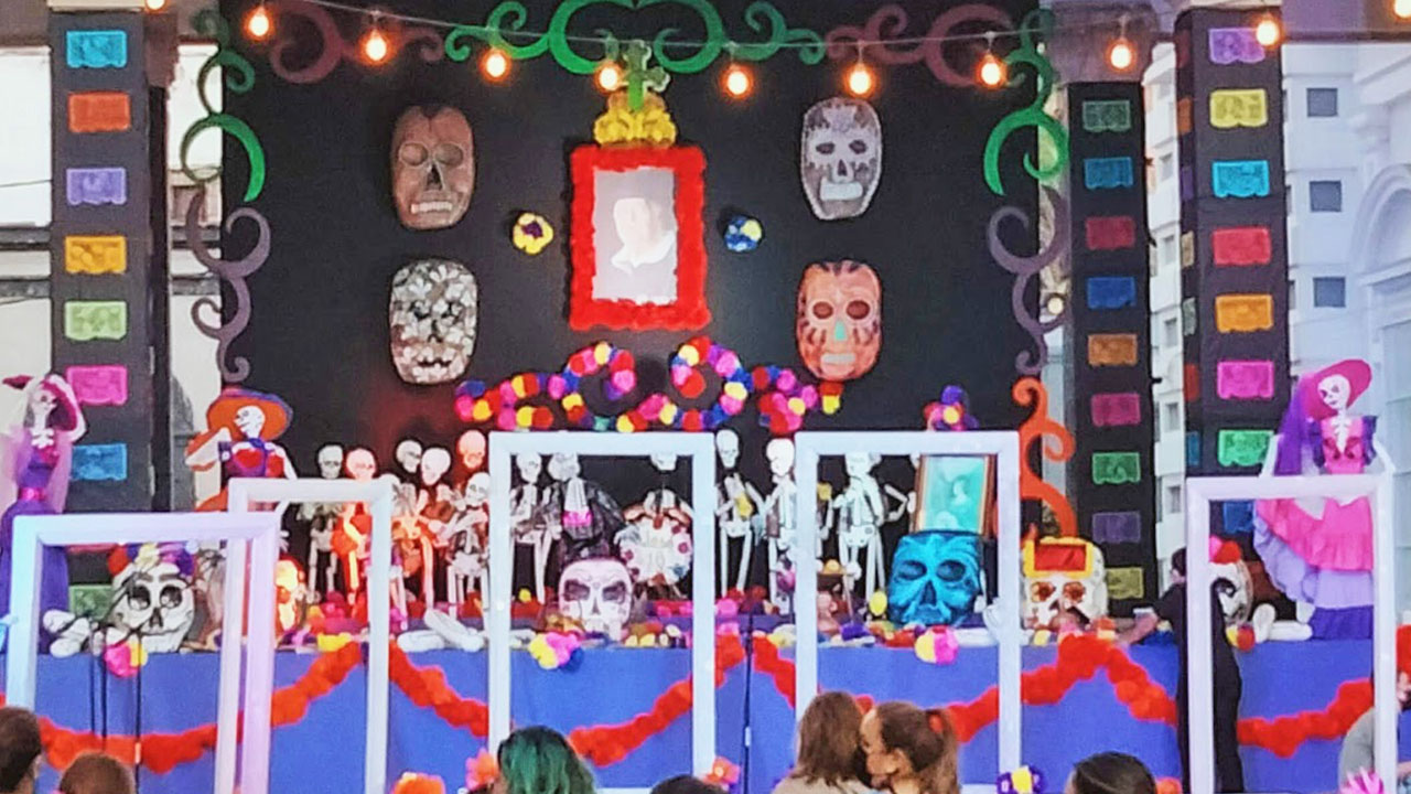 El Detroit Riverfront tendrá su evento el Día de Muertos 2025 este sábado 1 de noviembre.