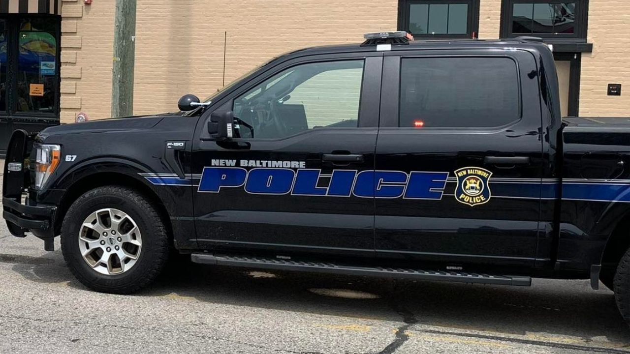 Un joven de 27 años de Detroit falleció al caer de un muelle al Lago St. Clair, en Michigan.