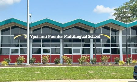 Una nueva escuela de Ypsilanti, Michigan, ofrece un programa de inmersión en español.