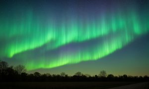 Una intensa tormenta geomagnética provocará auroras boreales en todo Michigan.