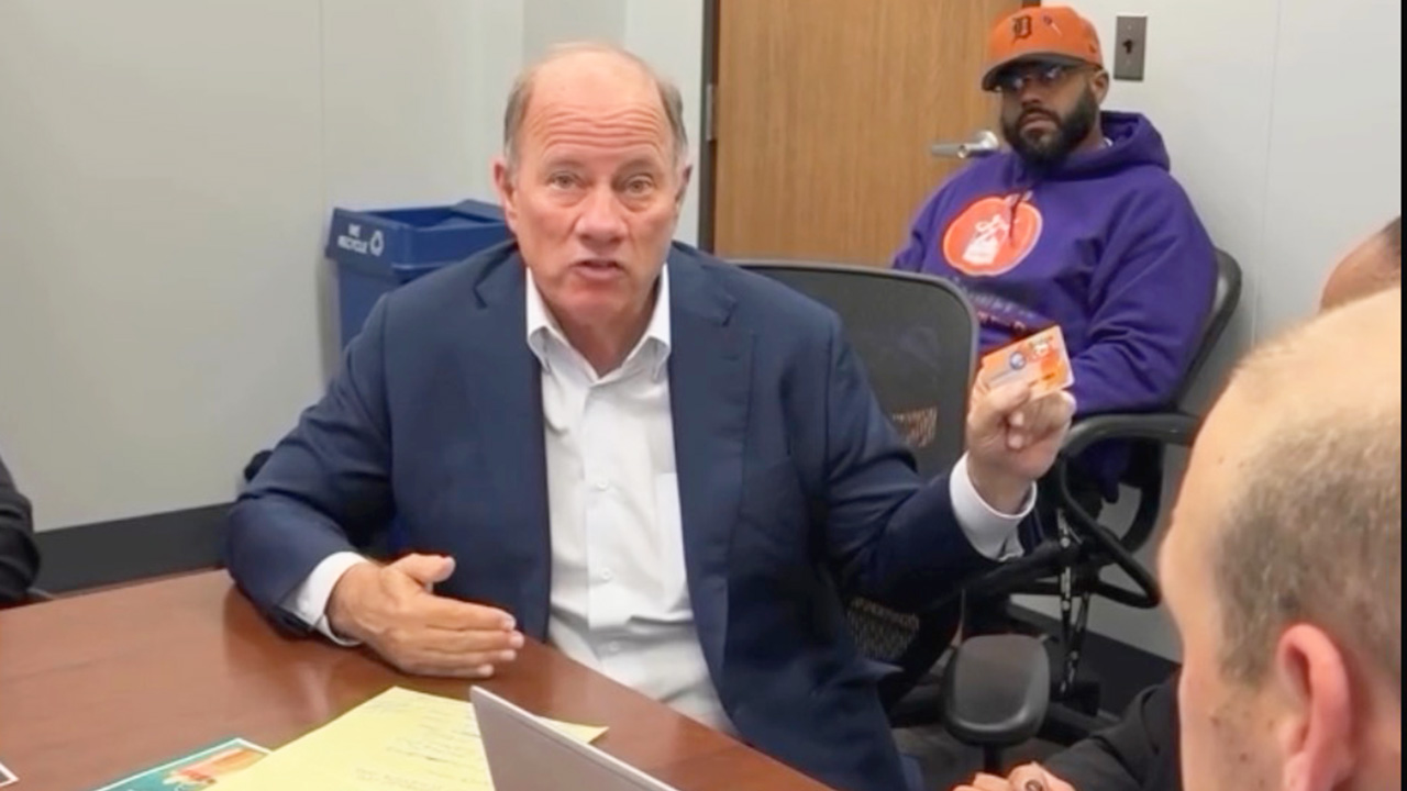 El alcalde de Detroit, Mike Duggan, anunció una inversión de $1.75 millones y la apertura de más de 100 centros de distribución de comida ante suspensión temporal de SNAP.