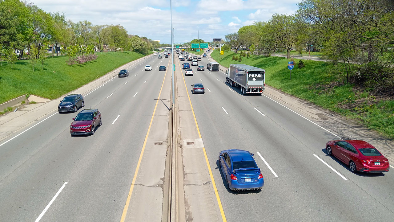 Michigan espera romper récord de viajes durante el Thanksgiving 2025, la mayoría por carretera.