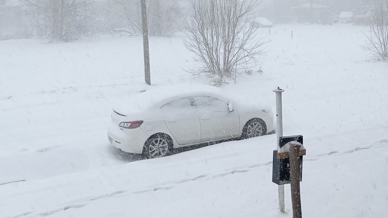 El frío extremo y las nevadas pueden provocar daños en los autos, tanto internos como externos.